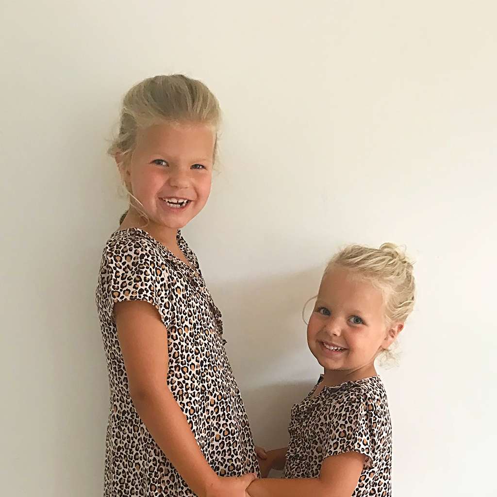 DE TWINNING OUTFITS VAN JULIE & PHILEINE