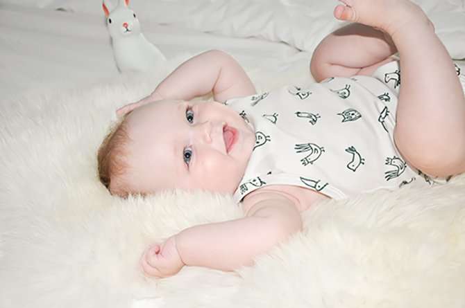 OLIVIA IN ROMPER VAN L’ENFANT SAUVAGE