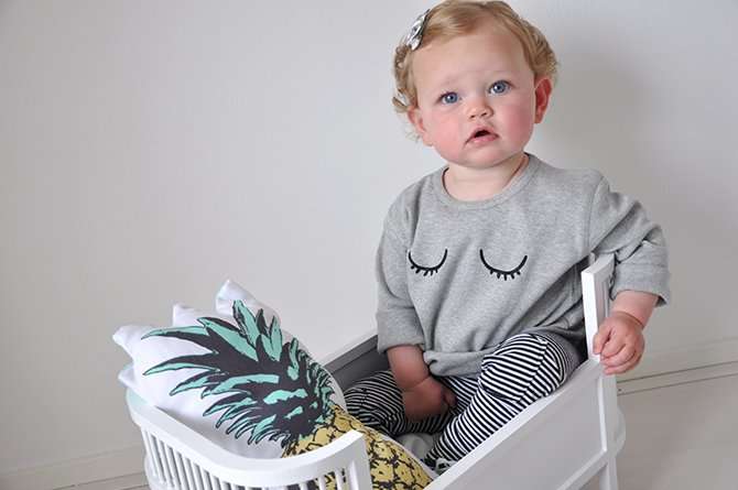 OLIVIA IN SWEATSHIRT VAN ORGANICZOO
