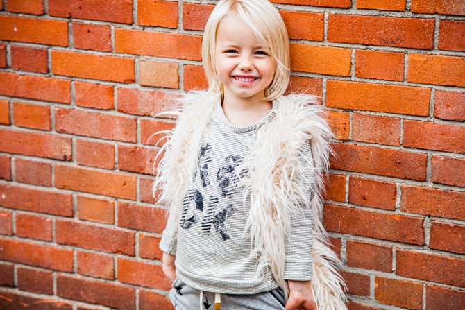MARE IN HIPPE OUTFIT VAN LITTLE INDIANS