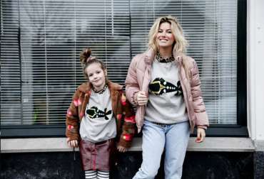 DOUTZEN EN FREE IN TWINNING SWEATERS