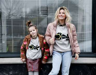 DOUTZEN EN FREE IN TWINNING SWEATERS