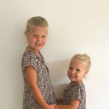 DE TWINNING OUTFITS VAN JULIE & PHILEINE