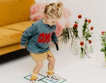 LITTLE MAN HAPPY: DE ‘OMG’ SWEATER VAN FLO