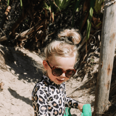 LARA IN DE ULTIEME BEACH OUTFITS