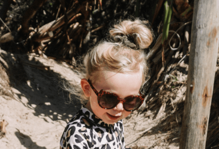 LARA IN DE ULTIEME BEACH OUTFITS