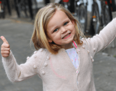OLIVIA IS BACK IN EEN PRACHTIG JURKJE!