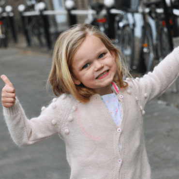 OLIVIA IS BACK IN EEN PRACHTIG JURKJE!