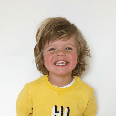 HAPPY BEAU IN Z’N NIEUWE SWEATER