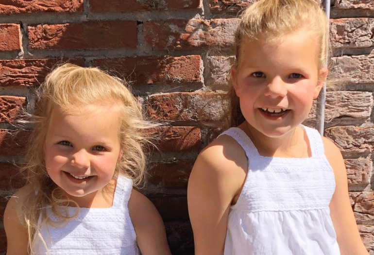 DE TWINNING SUMMER OUTFIT VAN JULIE & PHILEINE