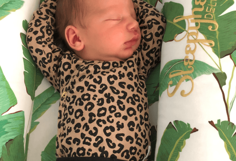 5 X MUSTHAVE NEWBORN BABYMERKEN
