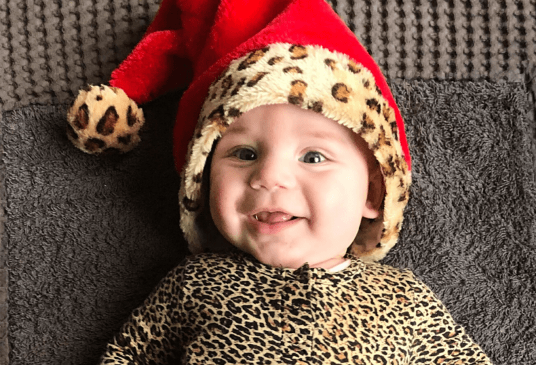 DIT DRAAGT BABY MINK MET KERST!