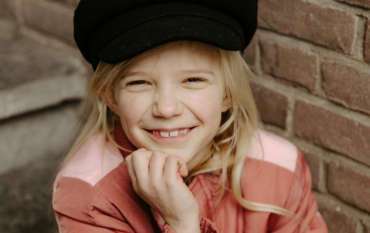 FASHIONABLE GUUSJE IN TRENDY OUTFIT