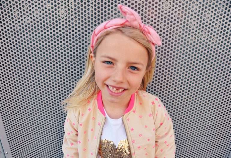 DIT IS DE VROLIJKE OUTFIT VAN MARE!