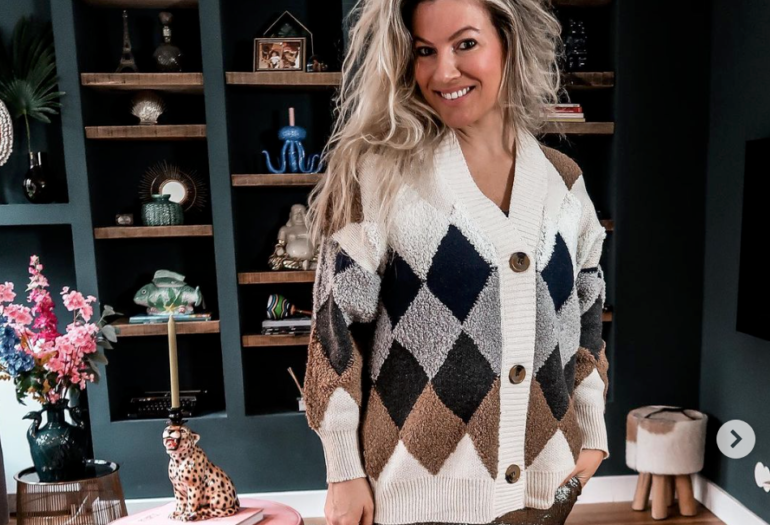VEEL NIEUWE ITEMS VOOR DAMES!