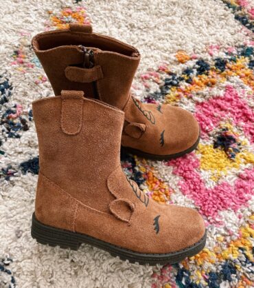 GESPOT: DE KINDERSCHOENEN VAN KEQ