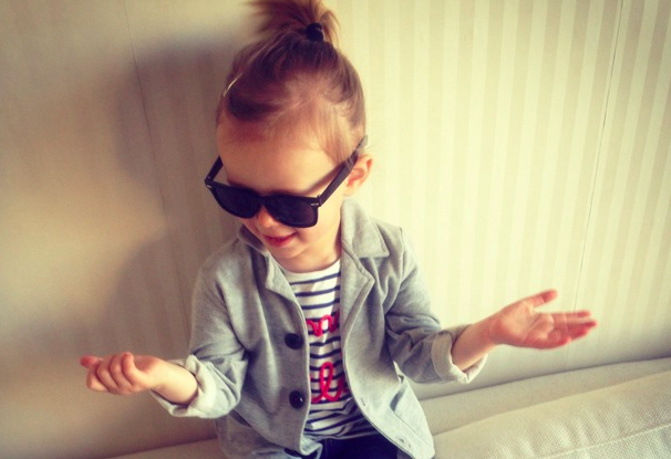 SARA LOU IN BLIZZ5 EN ‘NAVY’ ZARA